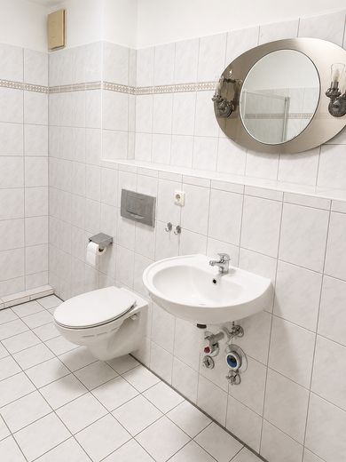 Helle 2,5-Zimmer-Wohnung in Kaltenkirchen – ca. 94 m², umfassend saniert – Badezimmer