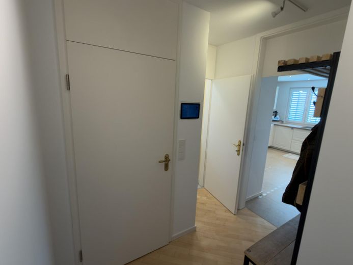 Provisionsfrei: 4-Zimmer-EG-Wohnung mit 300 m² Privatgarten, Süd-West-Terrasse, nur 2 Parteien – Flur