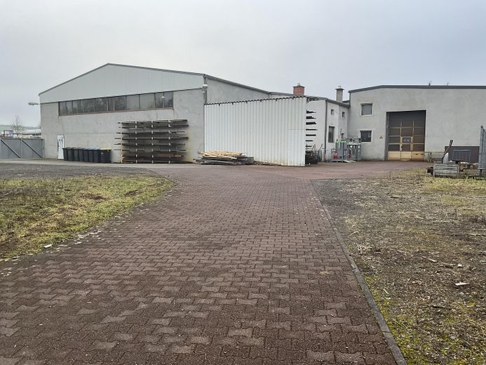 Hallen in Polch zu vermieten – Halle 1 links, Halle 2 rechts