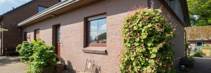 Bungalow de plain-pied de style jumelé à vendre dans un écrin de verdure à Heede