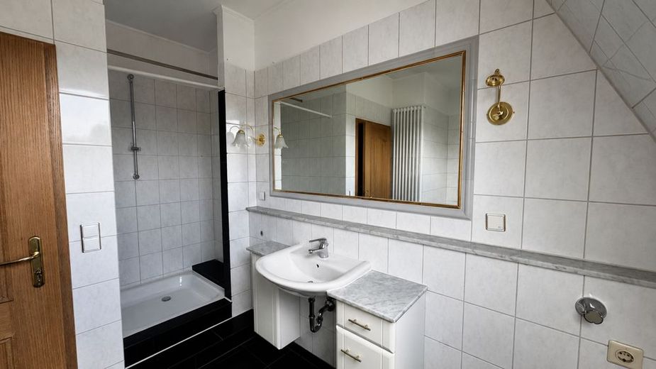 Gemütliche Dachgeschosswohnung in der Gevelsberger City – Badezimmer