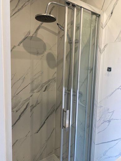 Schicke kleine Wohnung voll möbliert und löffelfertig incl. WLAN – Dusche