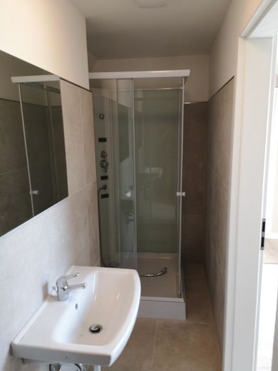 Duschbad mit Toilette im DG