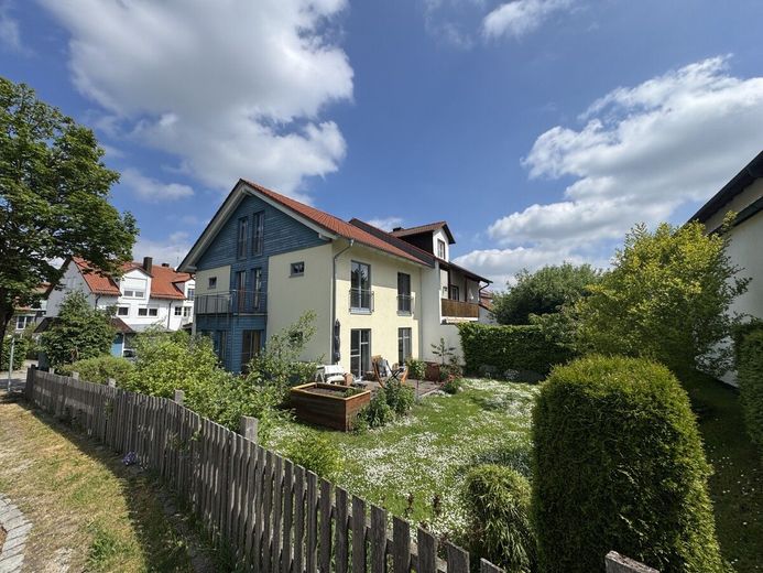 Großzügige Doppelhaushälfte mit warmem Wohngefühl, starkem Raumangebot und Süd-West-Garten – Ansicht