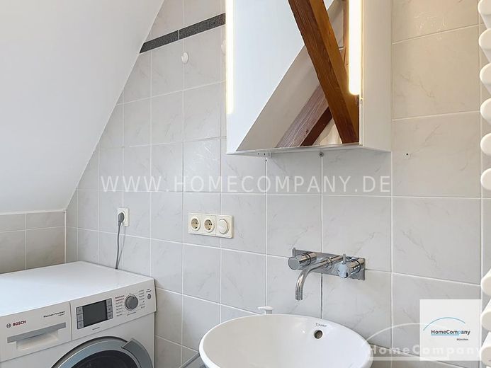 Helle, modern möblierte 1,5-Zimmer-Dachgeschoss-Maisonette-Wohnung mit Südbalkon in Schwabing – e1fb4065bf10aa62b943777d53edff86463b0861.jpg