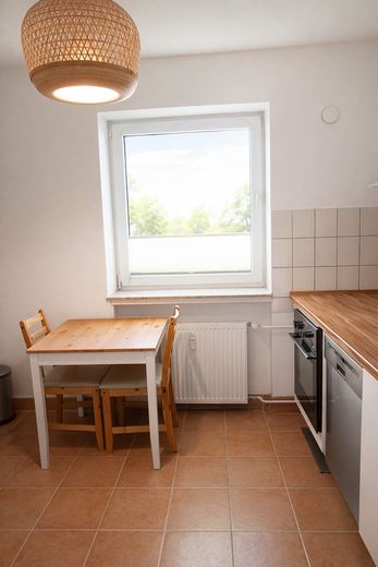 شقة 2 غرفة بتقسيم جيد مع موقف في مرآب تحت الأرض وشرفة في Hannover-Davenstedt – Küche