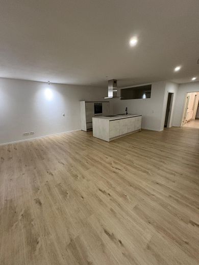 Wohn-/Esszimmer und Küche