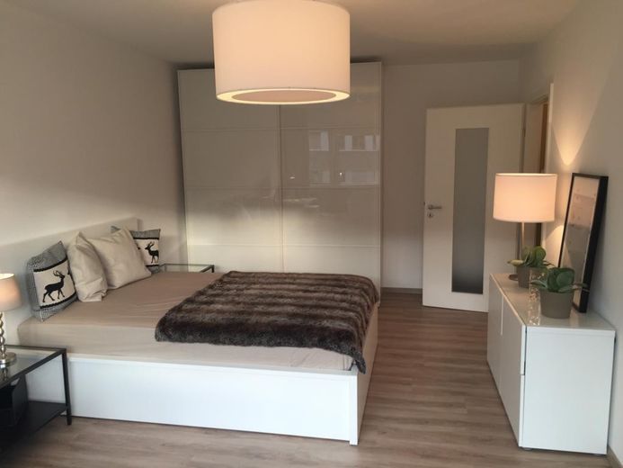 Helles, lichtdurchflutetes Appartment in München-Maxvorstadt/Schwabing frisch renoviert – Wohnraum