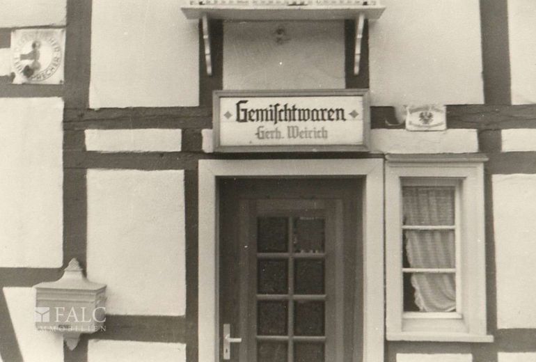 Historisches Wohnhaus mit bewegter Geschichte – Alter Ladeneingang