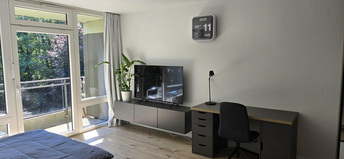 Modernisiertes 1-Zimmer-Apartment in Köln-Junkersdorf, SpoHo-nah – Wohnzimmer