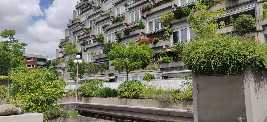 Hannover Teraslı Evinde 3 Kat Üzerine Yayılmış Muhteşem 4 Odalı Daire – Blick auf Haus