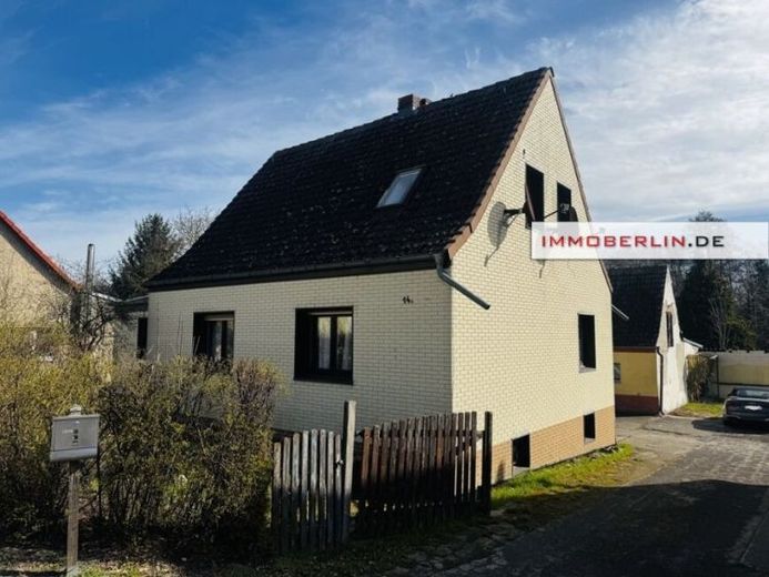 IMMOBERLIN.DE - Landidyll: Sanierungsbedürftiges Haus mit großem Grundstück auf der Insel Töplitz – Foto 1
