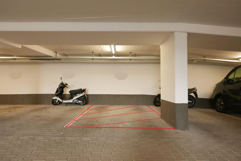 Plaza de aparcamiento en garaje subterráneo en Bissingen en alquiler a largo plazo – Foto 1