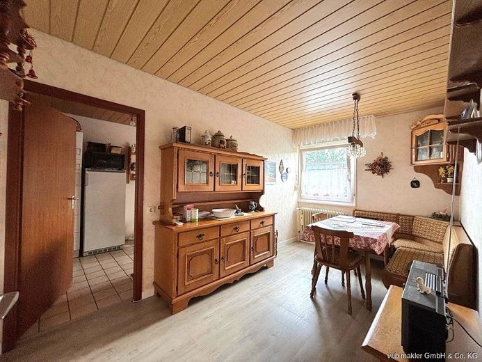 Ruhig gelegenes Einfamilienhaus mit Einliegerwohnung und großem Grundstück in Oberkotzau – VUB0002472-4