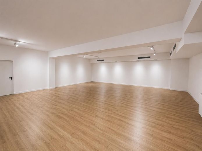 Vielseitige Gewerbefläche für Büro, Praxis &amp; Coworking in Ehrenfeld – UG Raum rechts clean
