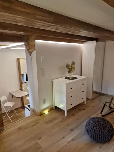 Wohnlich ausgestattete Gewerbeeinheit – Zimmer 2
