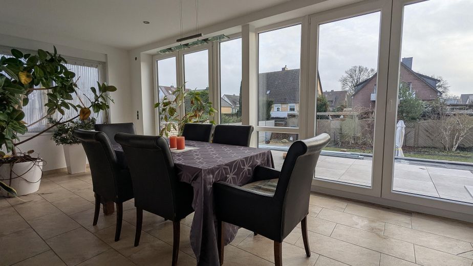 Ohne Makler: Modernisiertes 3-Familienhaus in Bordenau nahe Wald – Wintergarten