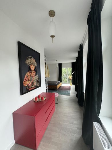 -PROVISIONSFREI- Kernsanierte Altbauwohnung im 2.OG, Denkmal, Wohnküche, Parkett – Schlafzimmer