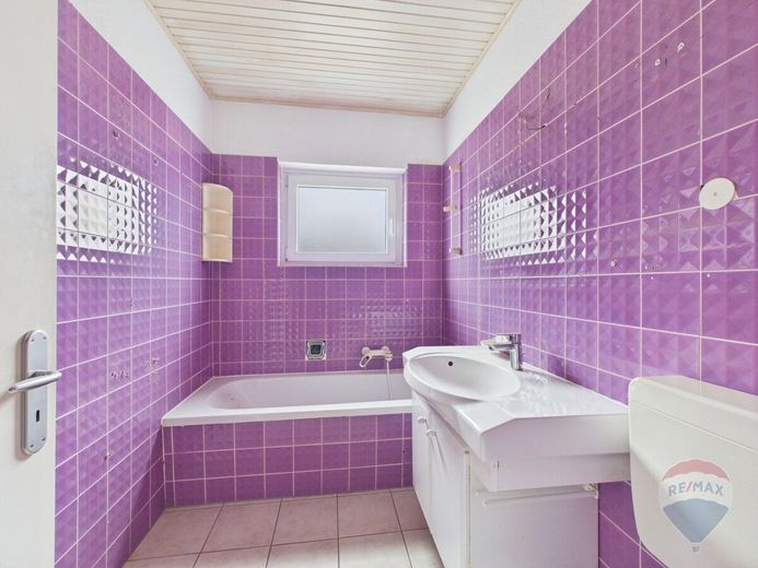 3-Zimmer-Wohnung mit großer Loggia in ruhiger Lage von Flintbek – Badezimmer