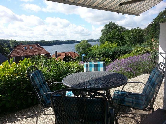 Teilüberdachte Terrasse