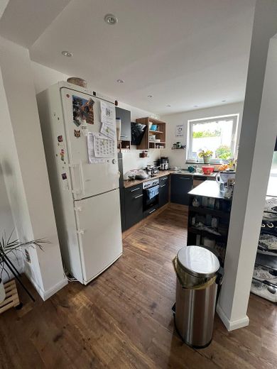 Modernes High-Tech-Wohnen: Reihenendhaus mit smarthome-Komfort & Gartenoase – Küche