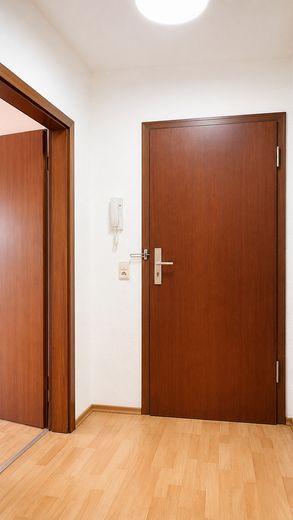 Apartamento de 1 habitación disponible para ocupar en Kassel-Mitte (ascensor, vivienda amueblada y potencial para Documenta – Diele