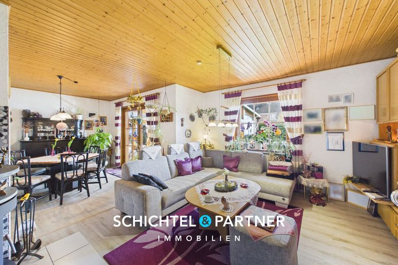 Quelkhorn | Traumhaftes 3-Parteien-Haus auf schönem Grundstück – S&amp;P | Wohnzimmer