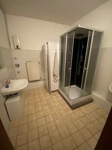 Lager-/Produktionsfläche mit Büro in Wuppertal-Vohwinkel – Bad