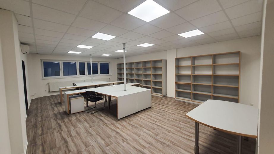 Spazi di magazzino, officina e produzione in affitto – Büro inkl. Mobiliar