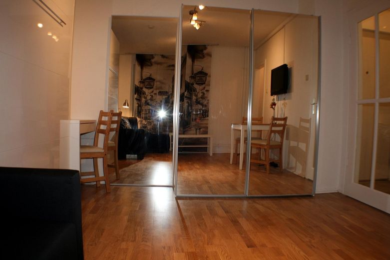 Schwebetürenspiegelschrank