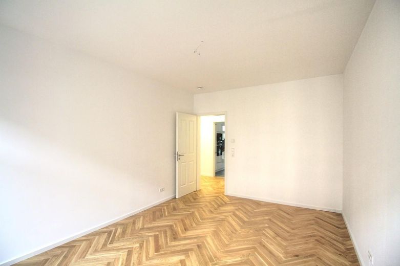Neu sanierte 2-Zimmer-Wohnung mit Luxus-Einbauküche und Balkon – फोटो 9