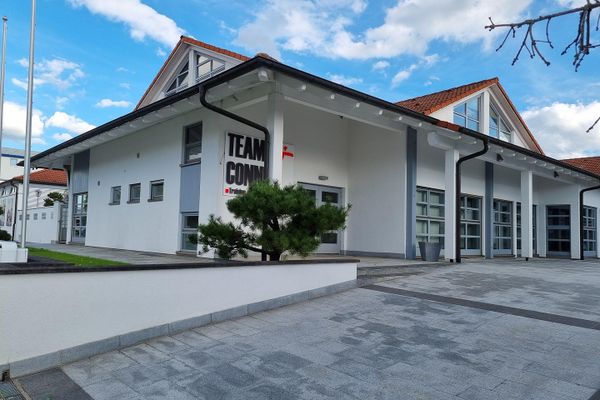 Repräsentatives Büro-, Praxis-, Veranstaltungsgebäude in Altdorf – perfekte Anbindung & barrierefrei