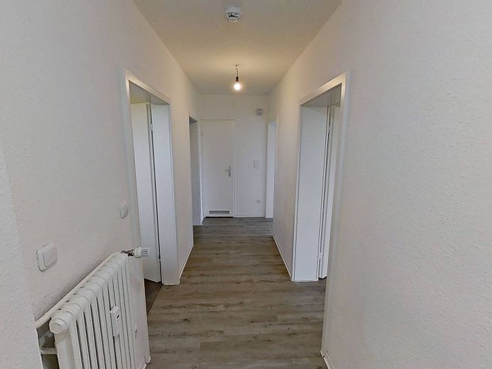 Schicke 2-Zimmer-Wohnung mit BALKON – Ansicht I: Flur