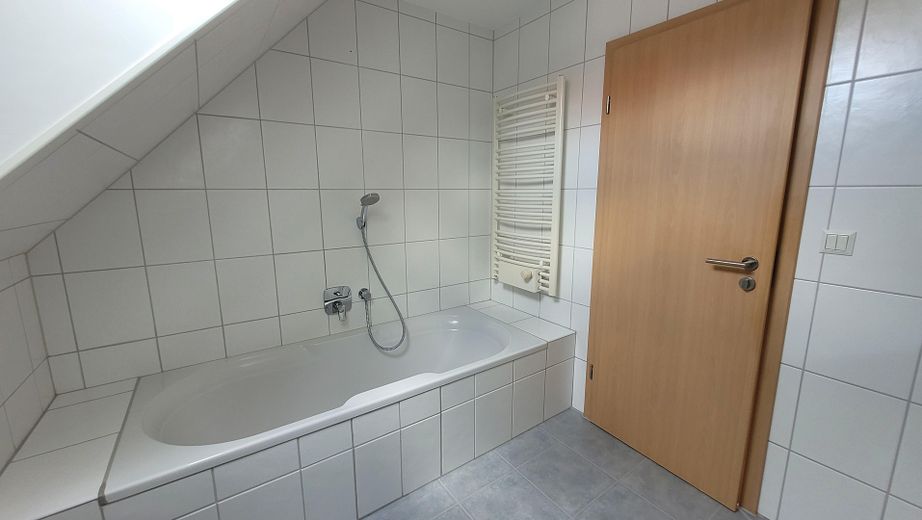 Wannenbad OG (2/2)