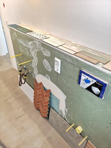 Dreieichenhain Doppelhaushälfte kernsaniert mit WP & Baugenehmigung für zweites Haus – EG Bad Fliesen Designwahl