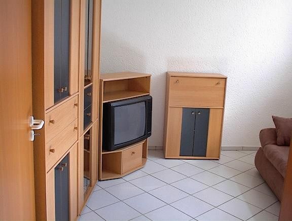 Apartamento individual amueblado con cocina equipada y lavadora – Wohn-/Schlafzimmer 1