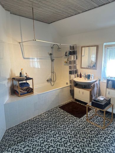 Gepflegte Wohnung 3 ZKB mit EBK und Garten – Bad