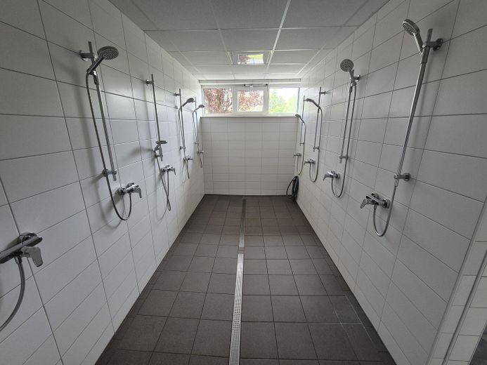 Halle sowie Büro- und Verwaltungsgebäude in Waltershausen – Foto 37