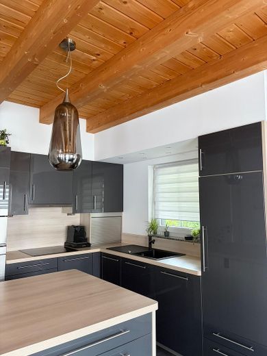 Well-maintained wooden house  200m², 8 rooms, 4 bathrooms and particularly energy-efficient building services – Photo 25