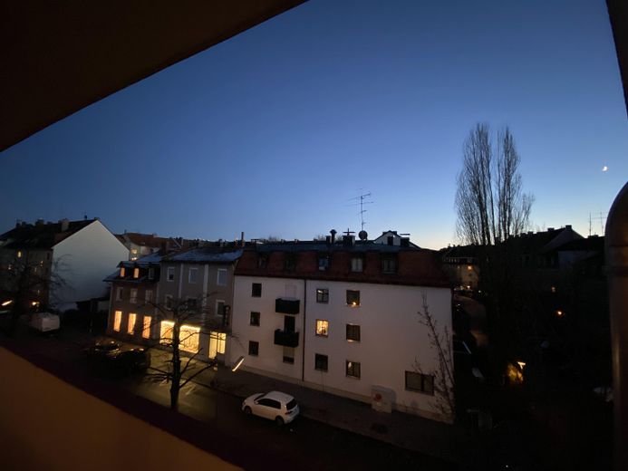 Bella e luminosa appartamento condiviso di 2 locali con balcone esposto a sud in vendita – Foto 1