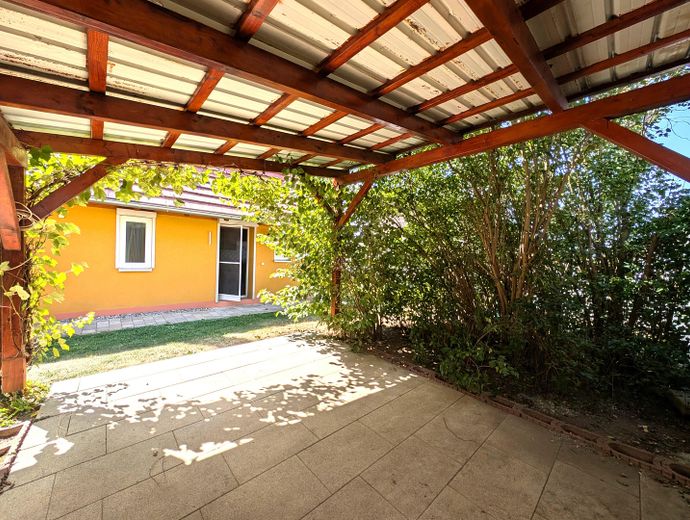 Freistehendes Haus, wunderschöner Garten und Freisitz, sofort frei + Ohne Provision – Freisitz