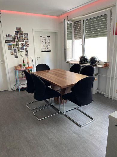Habitación en piso compartido femenino, Stuttgart-Norte, DHBW al lado – Essplatz