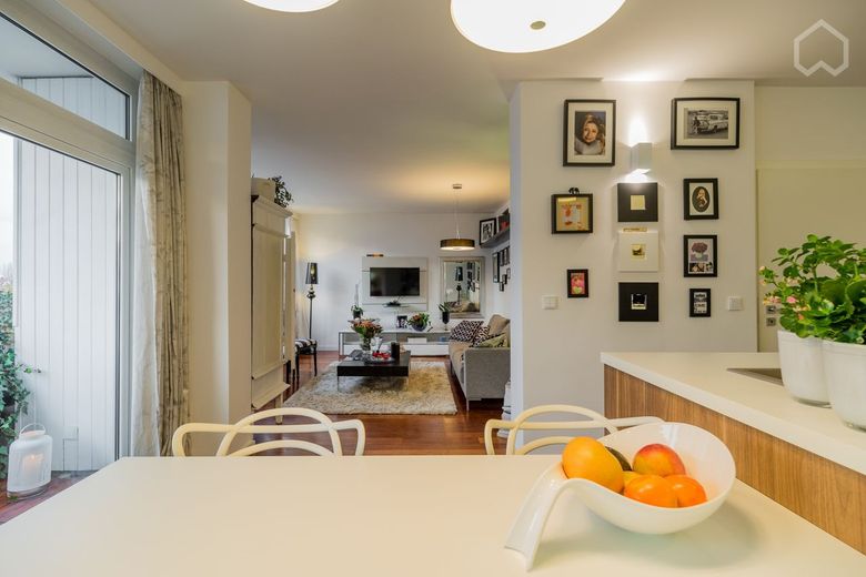 Exklusive, modernisierte und möblierte 2,5-Zimmer DG-Wohnung und Tiefgarage. – Foto 11