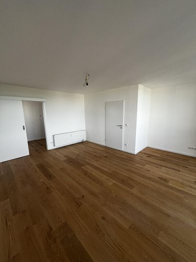 2-Zimmer-Wohnung in Augsburg – kernsaniert, Balkon, Weitblick, bezugsfertig – Wohnzimmer I