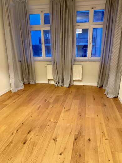 Lutherstraße: 2-Zimmer-Wohnung mit toller Küche, Parkett und Balkon – Wohnzimmer II