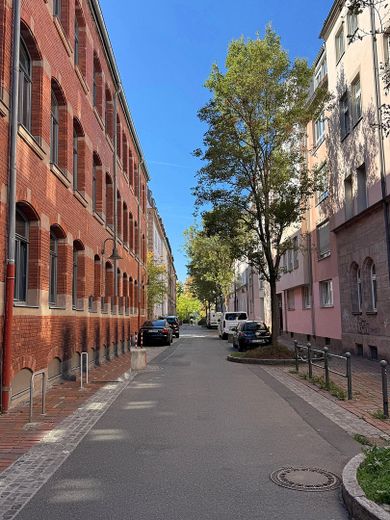 Kernsanierter Klinkerbau: 3 Zimmer, 102 m², Fußbodenheizung, Eichenparkett, Blick Lorenzkirche – Foto 3