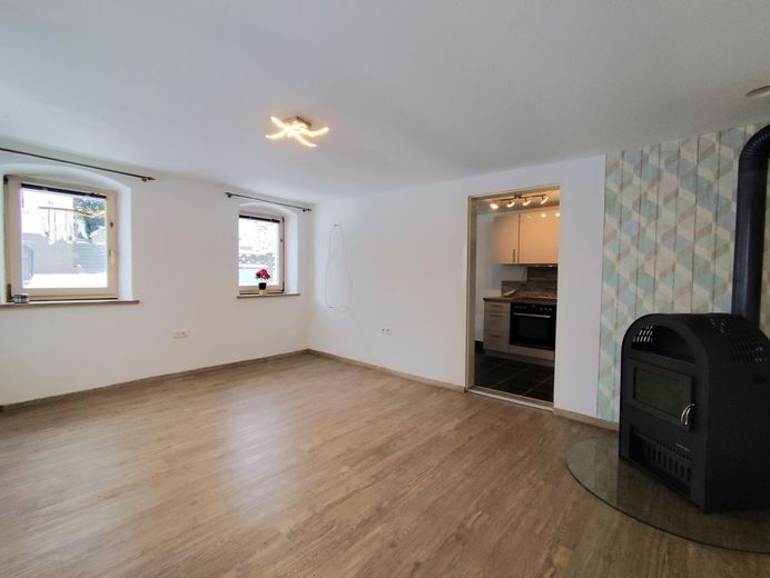 RESERVIERT - KLEIN, ABER OHO! Modernisiertes Einfamilienhäuschen mit Charme in 95346 Stadtsteinach - Einziehen &amp; Wohlfühlen! – Wohnzimmer Ansicht 1