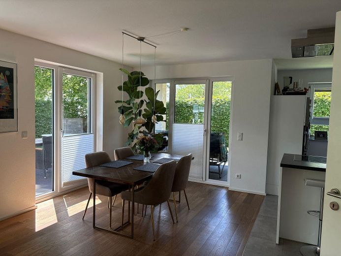 Moderne 3-Zimmer-Wohnung mit großer Terrassse und Garten – Foto 3