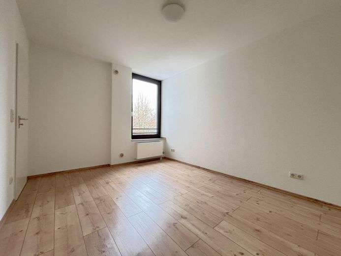 Köln Neustadt-Nord Agnesviertel'de balkonlu aydınlık 2 odalı daire – Schlafzimmer