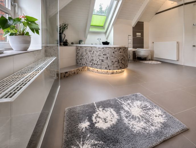 Architektenvilla am Waldrand bei Zerbst - jetzt zum attraktiven Preis &amp; sofort bezugsfertig! – Badezimmer Bild 2